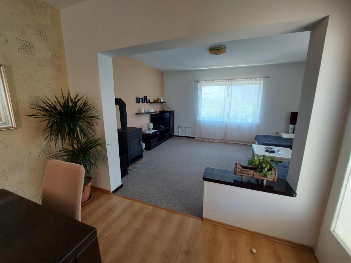 Apartament Apartman Larisa Kampor Zewnętrze zdjęcie