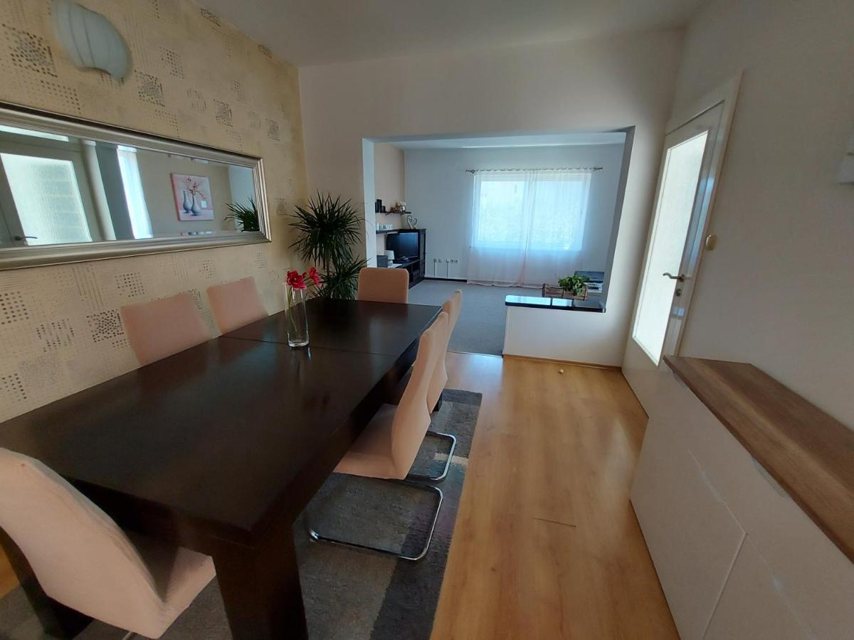 Apartament Apartman Larisa Kampor Zewnętrze zdjęcie