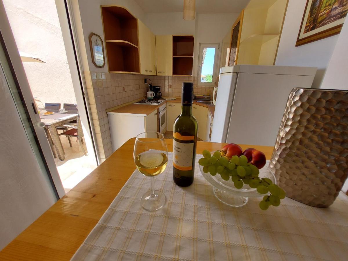 Apartament Apartman Larisa Kampor Zewnętrze zdjęcie