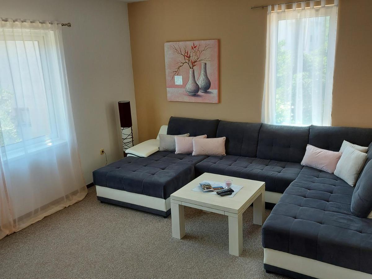 Apartament Apartman Larisa Kampor Zewnętrze zdjęcie
