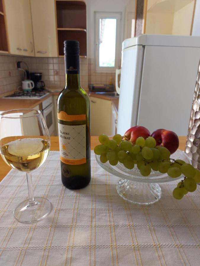 Apartament Apartman Larisa Kampor Zewnętrze zdjęcie