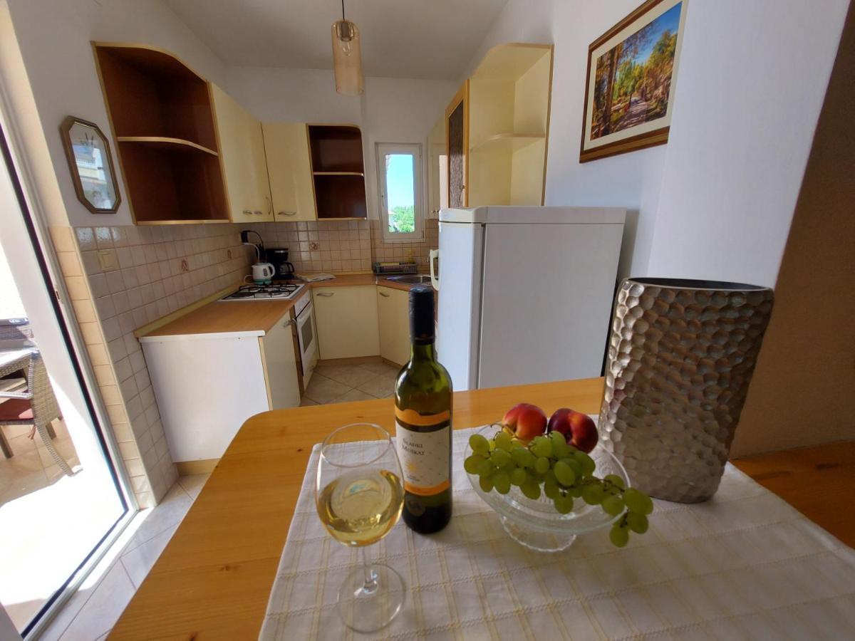 Apartament Apartman Larisa Kampor Zewnętrze zdjęcie