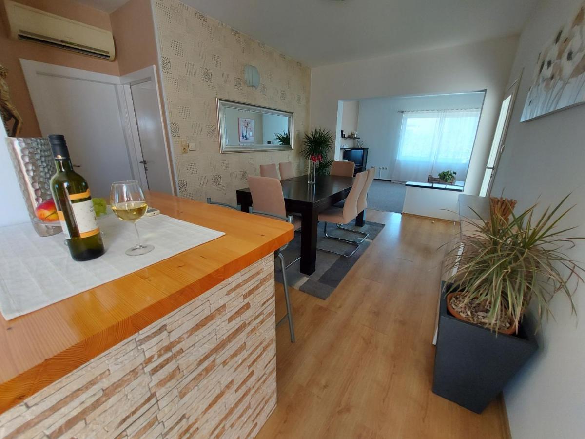 Apartament Apartman Larisa Kampor Zewnętrze zdjęcie
