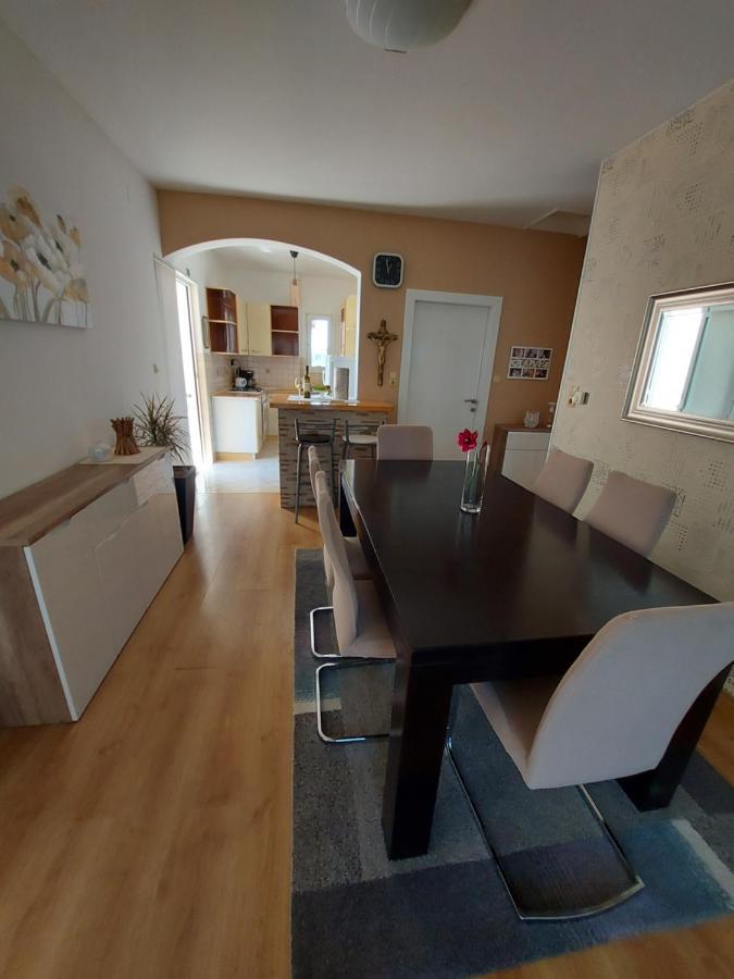 Apartament Apartman Larisa Kampor Zewnętrze zdjęcie