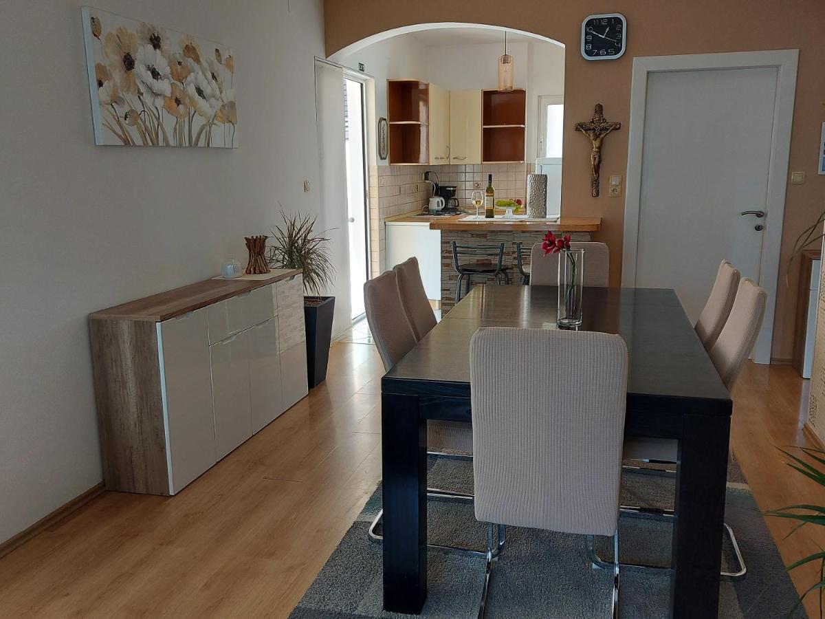 Apartament Apartman Larisa Kampor Zewnętrze zdjęcie