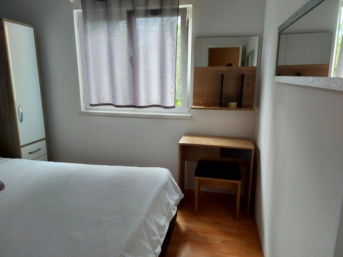 Apartament Apartman Larisa Kampor Zewnętrze zdjęcie