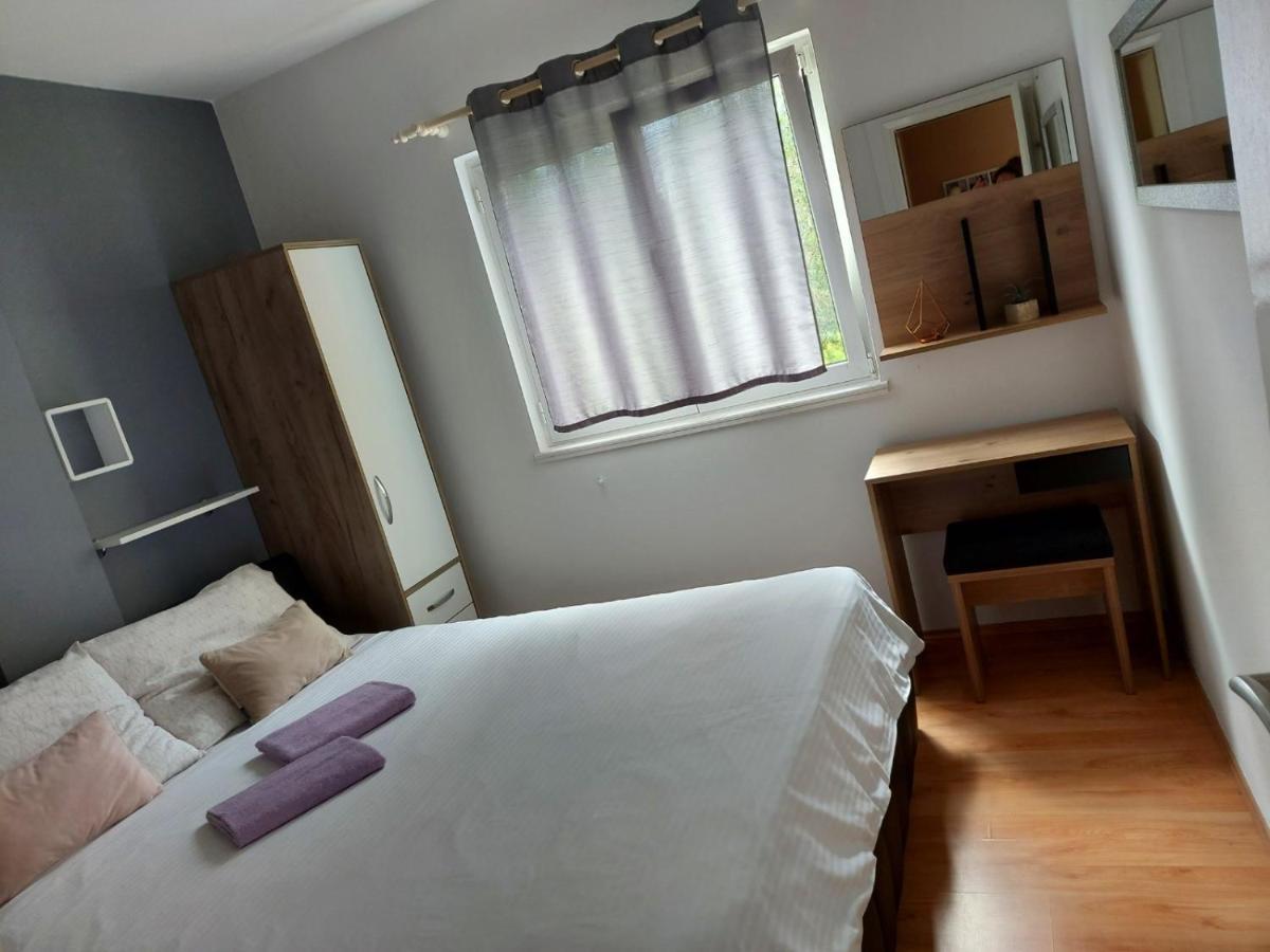 Apartament Apartman Larisa Kampor Zewnętrze zdjęcie