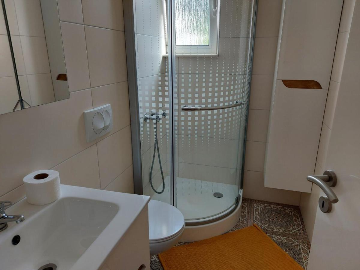 Apartament Apartman Larisa Kampor Zewnętrze zdjęcie